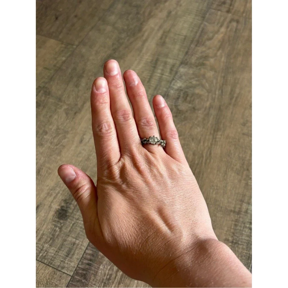 Fashion jewelry women’s size 10 metal and rhinestone secret garden style ring